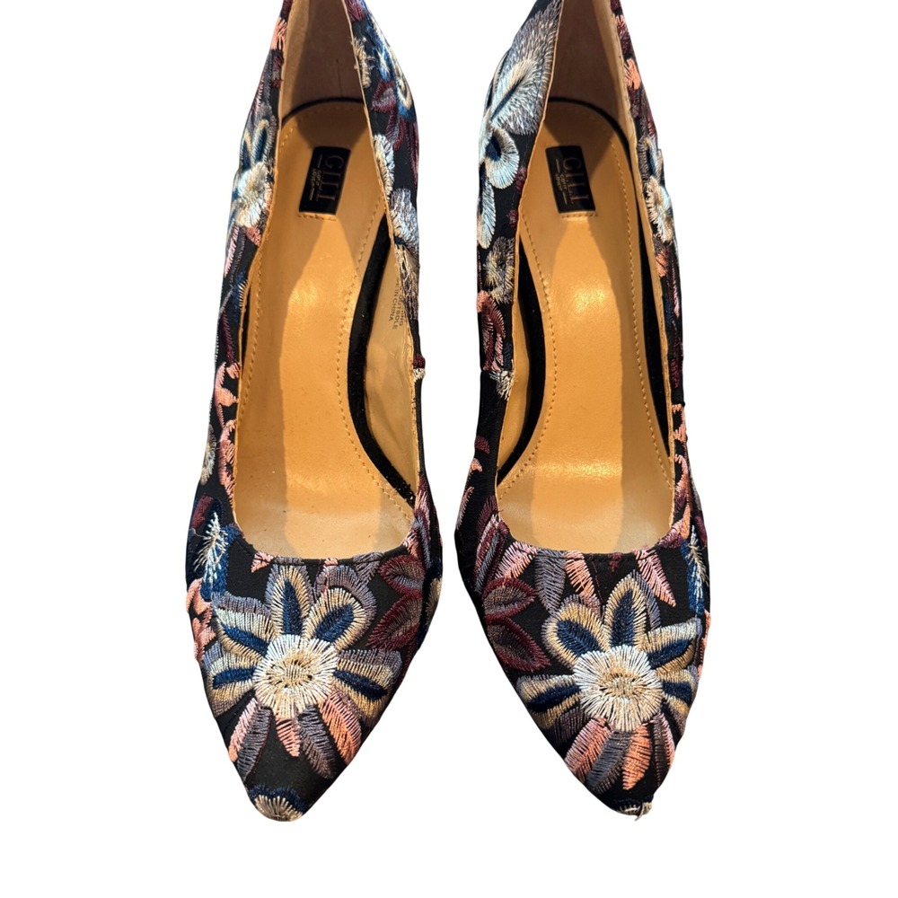 G.I.L.I. Got It Love It Floral Embroidered Pointed Toe Pumps Black Multi 8.5M - Picture 2 of 8